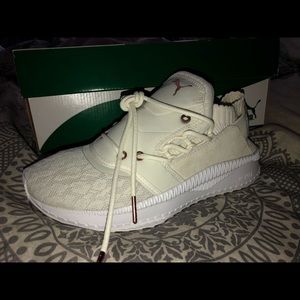 Woman’s Puma shoes